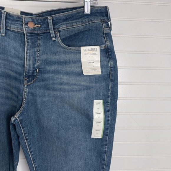 BRAND NEW Levi Strauss Gold Signature Totally Shaping Skinny Jean 14L - Picture 3 of 9
